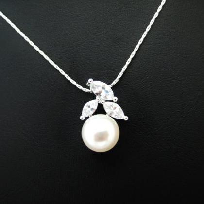 Pearl Necklace Lux Cubic Zirconia Necklace..