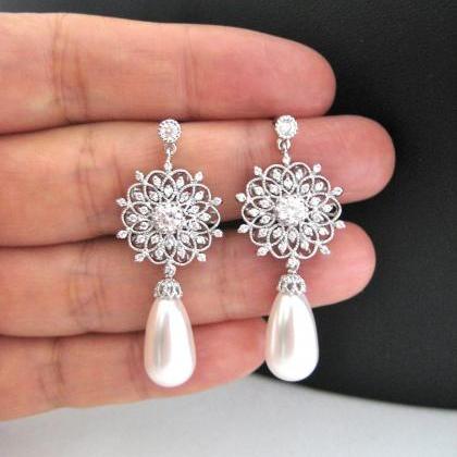 Bridal Pearl Earrings Vintage Wedding Earrings..