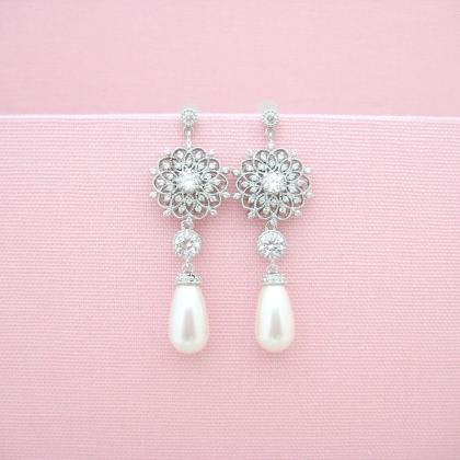 Wedding Pearl Earrings Chandelier Earrings Vintage..