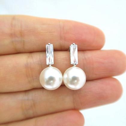 Pearl Earrings Swarovski 10mm Round Pearl Earrings..