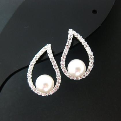 Bridal Pearl Earrings Wedding Teardrop Earrings..