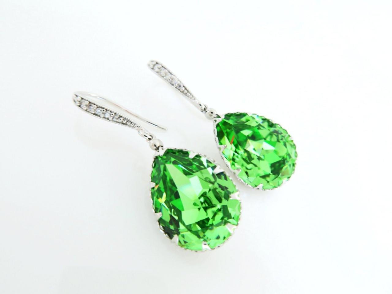 Light Green Earrings Swarovski Crystal Peridot Teardrop Earrings Bridal Jewelry Bridesmaid Gift Wedding Jewelry August Birthstone (e190)