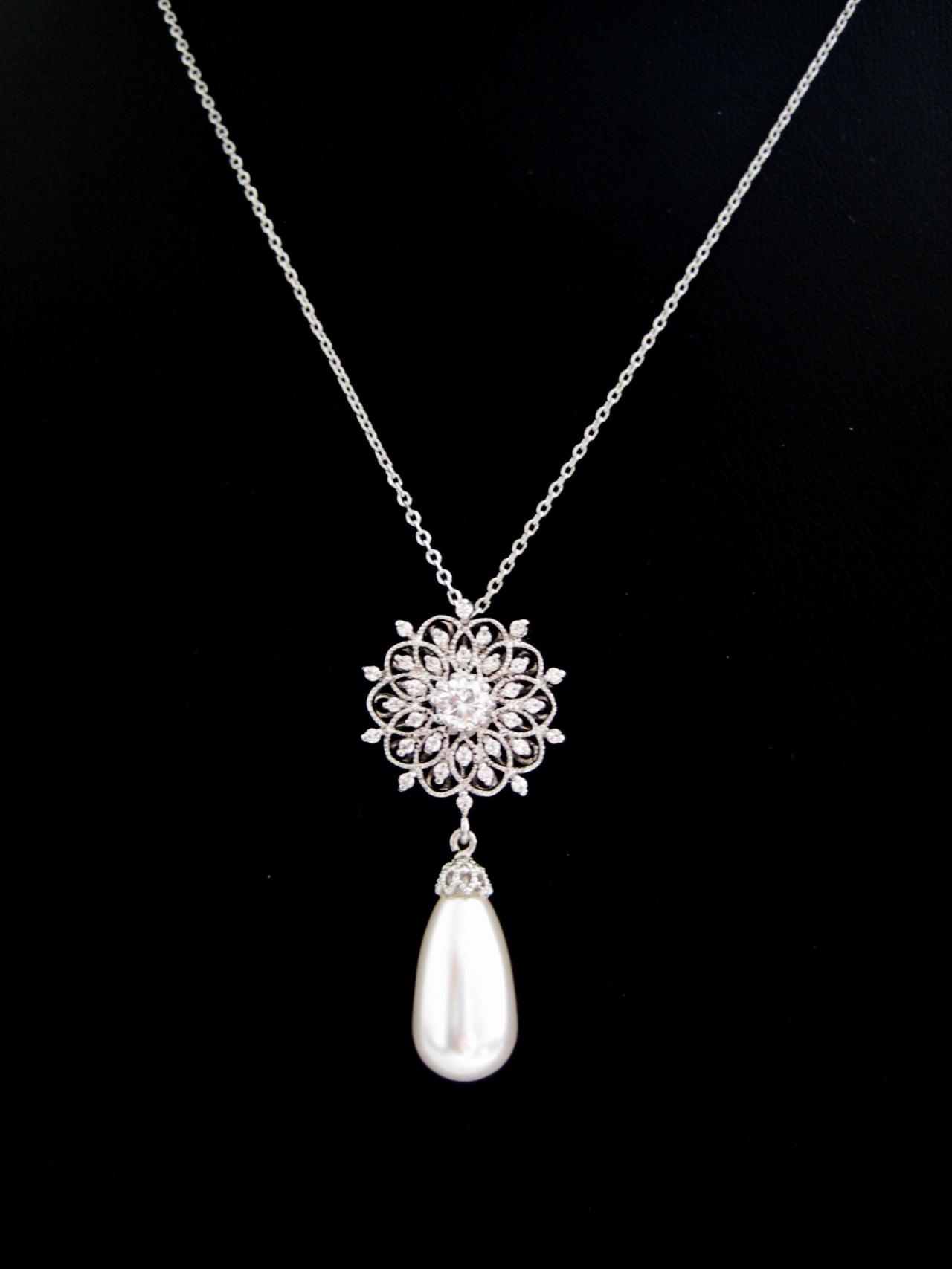 teardrop pearl necklace